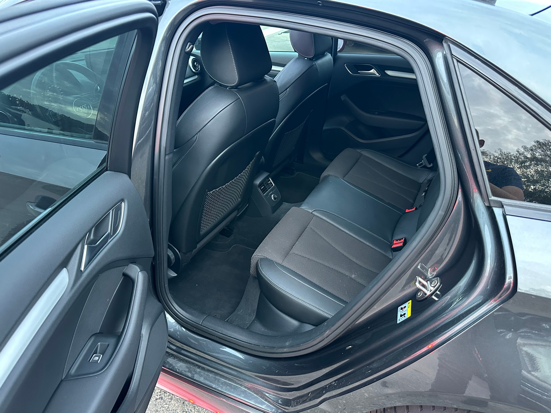 AUDI A3 Limousine 35 TDI Sport S-tronic-image-9
