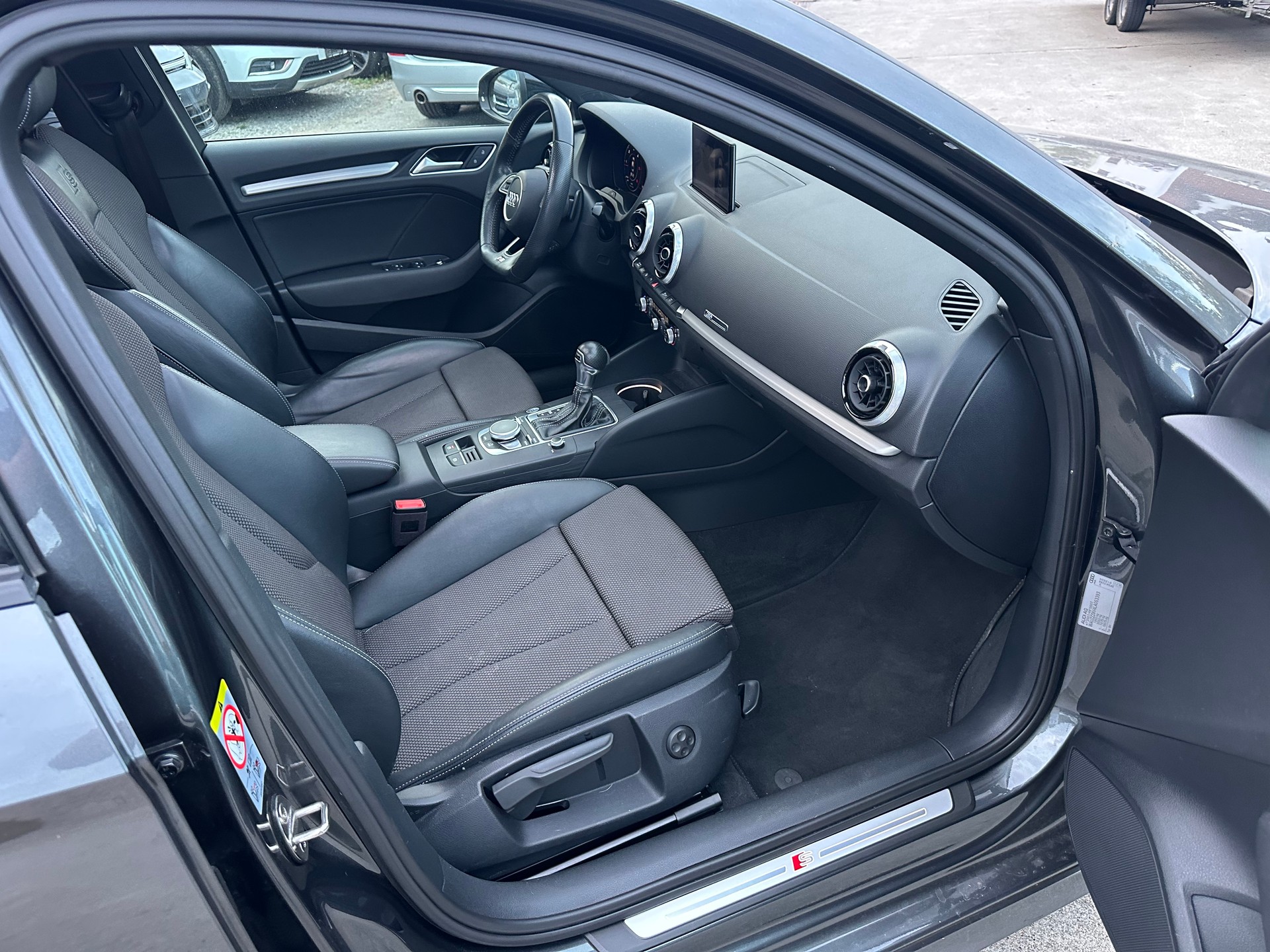 AUDI A3 Limousine 35 TDI Sport S-tronic-image-11