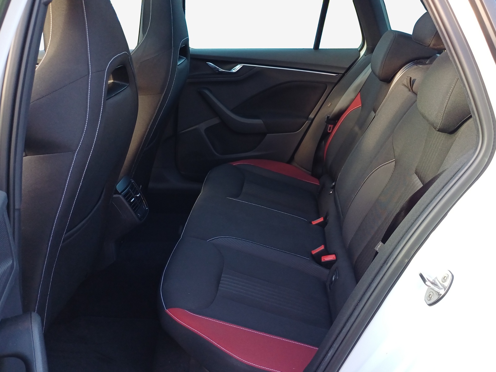 SKODA Kamiq 1.0 TSI Monte Carlo DSG-image-11