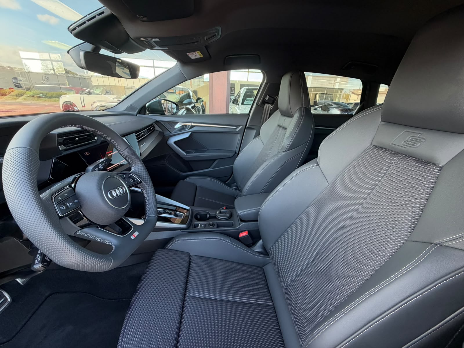 AUDI A3 Sportback 35 TFSI S line S-tronic-image-6