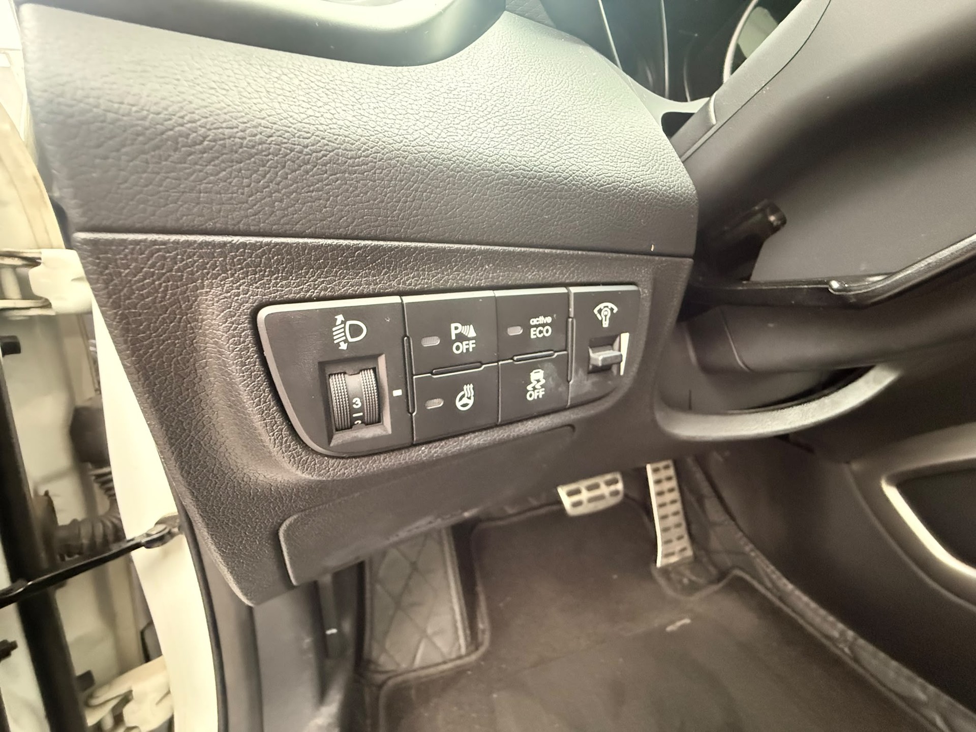 HYUNDAI Veloster 1.6 Turbo GDI Automatic-image-9