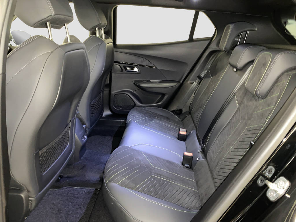 PEUGEOT 2008 1.2 Hybrid 145 GT Exclusive-image-12