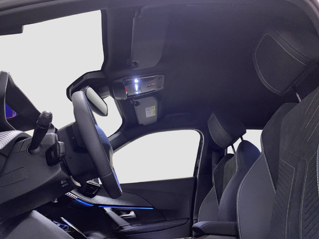PEUGEOT 2008 1.2 Hybrid 145 GT Exclusive-image-6