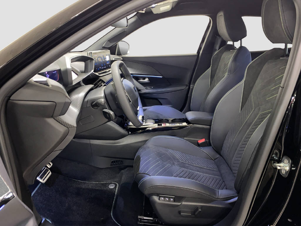 PEUGEOT 2008 1.2 Hybrid 145 GT Exclusive-image-5
