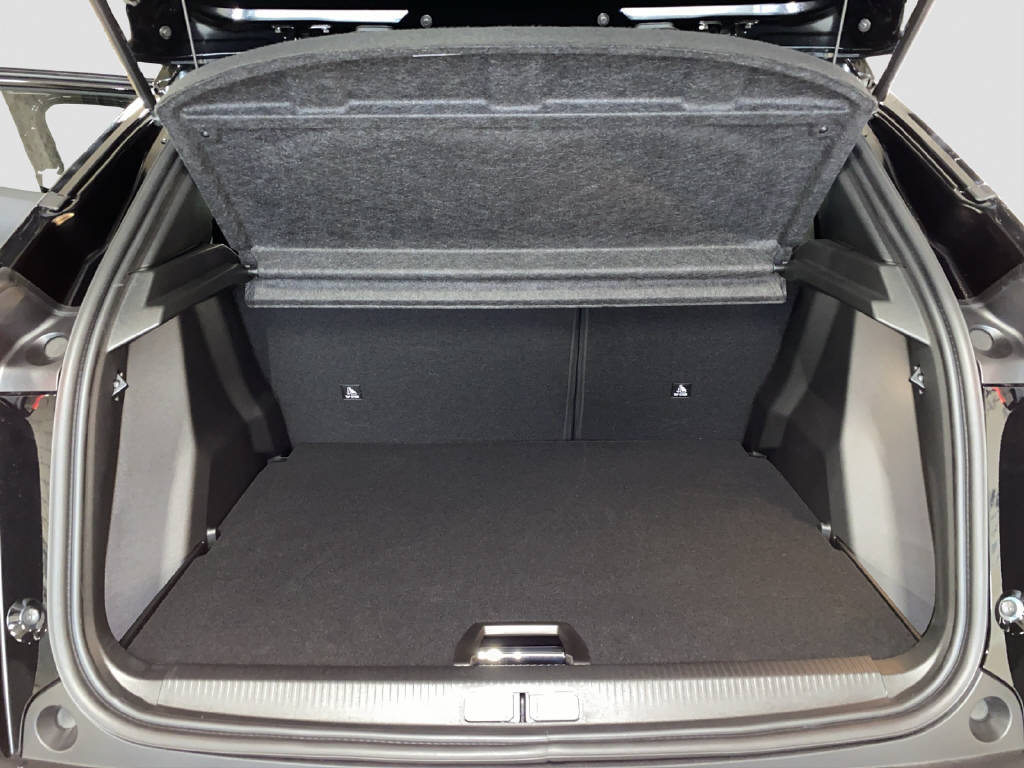 PEUGEOT 2008 1.2 Hybrid 145 GT Exclusive-image-13