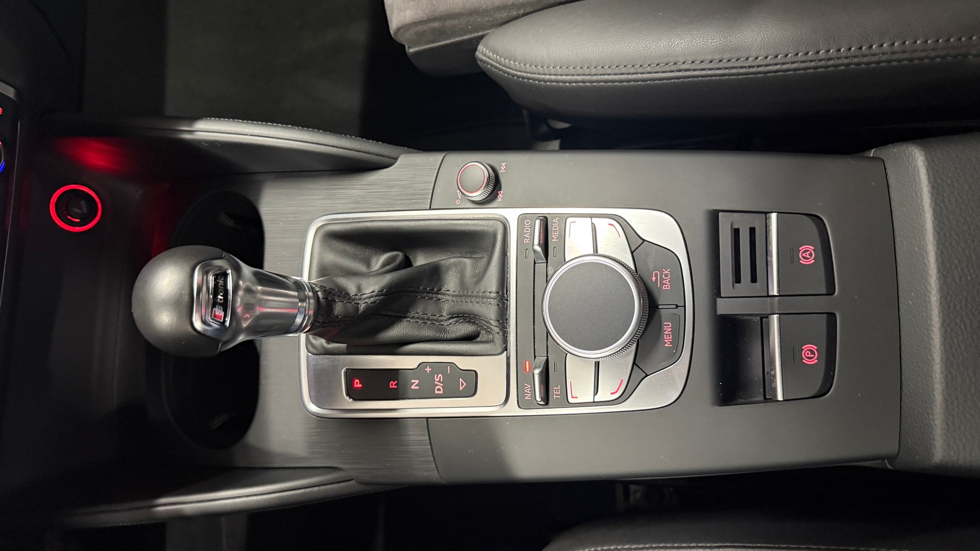 AUDI A3 1.8 TFSI Attraction S-tronic, frisch ab MFK, aus 1 Hand, Abstadsregler, 8fach berädert 1J/20000km Garantie-image-18