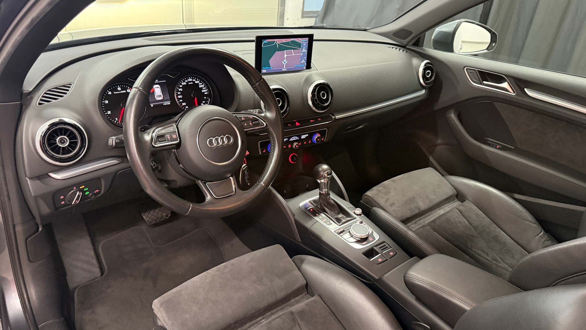 AUDI A3 1.8 TFSI Attraction S-tronic, frisch ab MFK, aus 1 Hand, Abstadsregler, 8fach berädert 1J/20000km Garantie-image-15