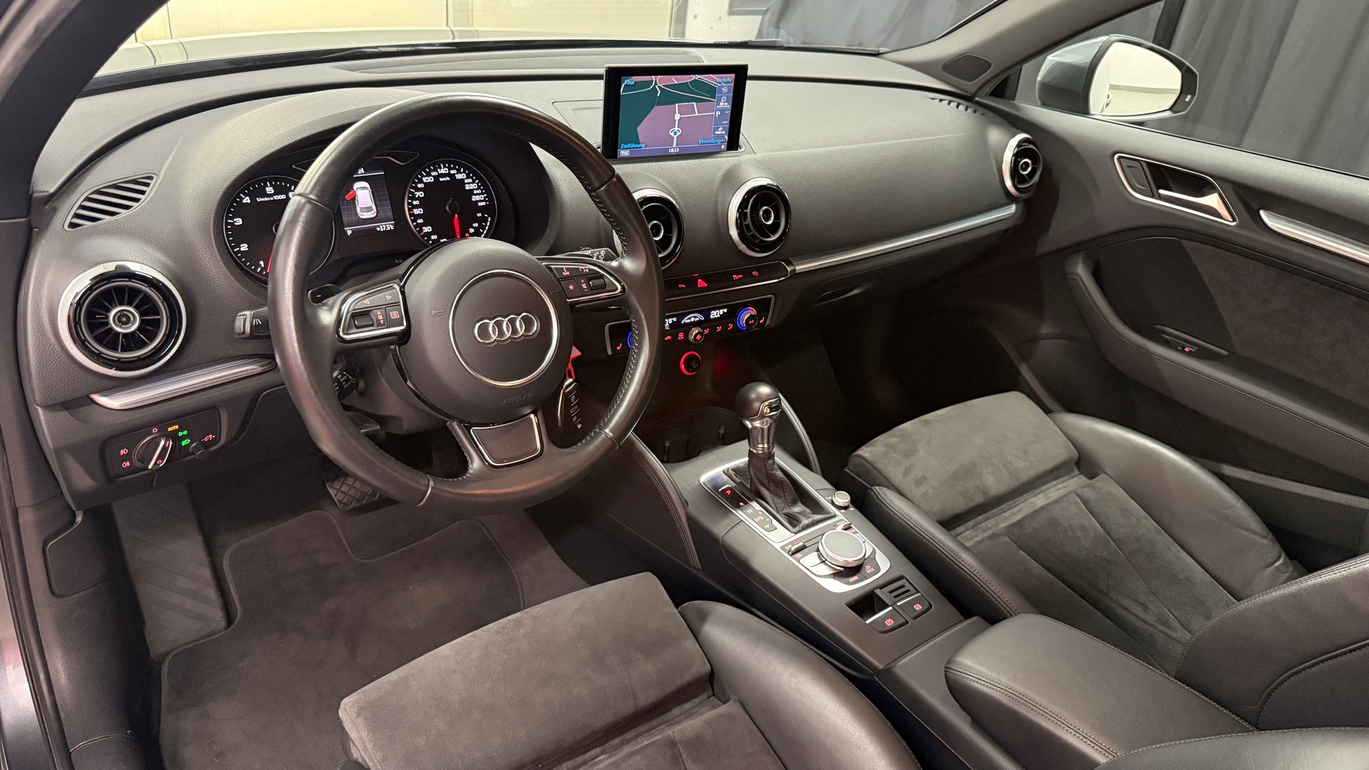 AUDI A3 1.8 TFSI Attraction S-tronic, frisch ab MFK, aus 1 Hand, Abstadsregler, 8fach berädert 1J/20000km Garantie-image-9