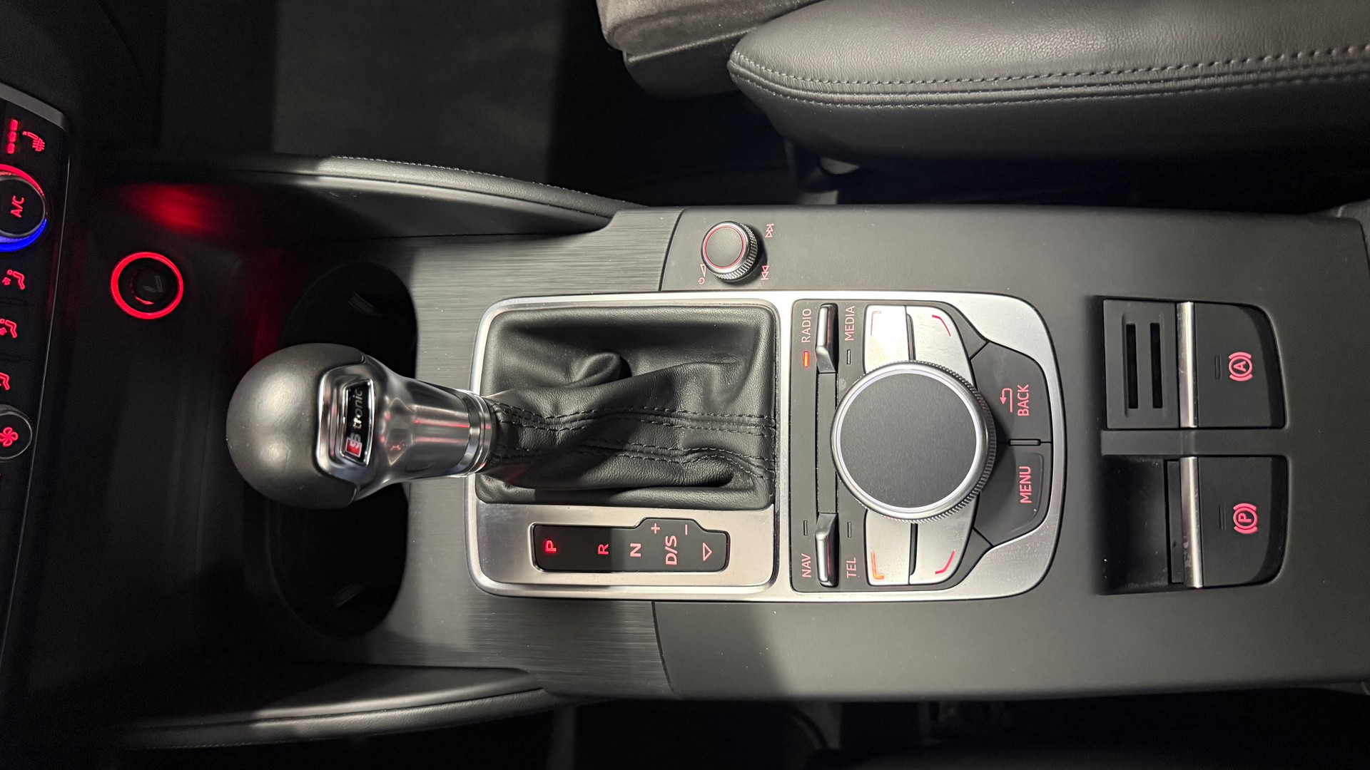 AUDI A3 1.8 TFSI Attraction S-tronic, frisch ab MFK, aus 1 Hand, Abstadsregler, 8fach berädert 1J/20000km Garantie-image-23