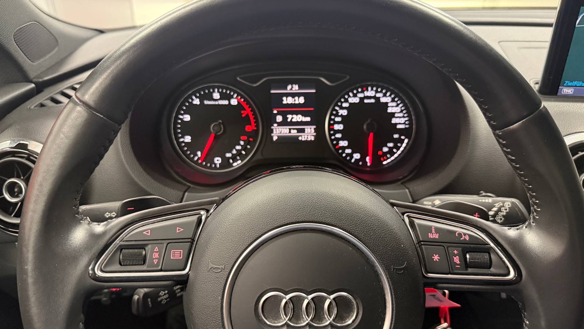 AUDI A3 1.8 TFSI Attraction S-tronic, frisch ab MFK, aus 1 Hand, Abstadsregler, 8fach berädert 1J/20000km Garantie-image-16