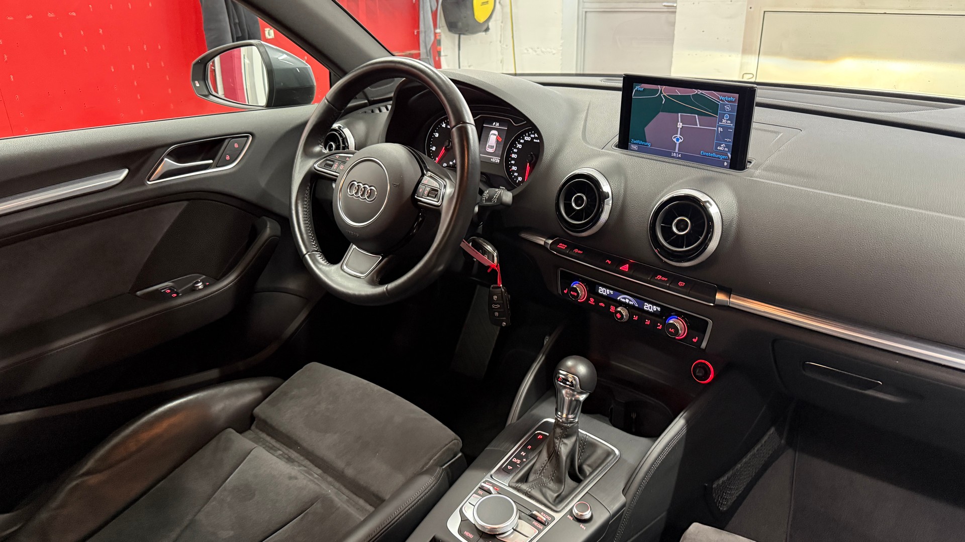 AUDI A3 1.8 TFSI Attraction S-tronic, frisch ab MFK, aus 1 Hand, Abstadsregler, 8fach berädert 1J/20000km Garantie-image-12