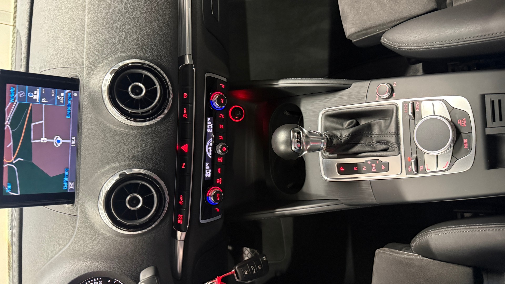 AUDI A3 1.8 TFSI Attraction S-tronic, frisch ab MFK, aus 1 Hand, Abstadsregler, 8fach berädert 1J/20000km Garantie-image-17