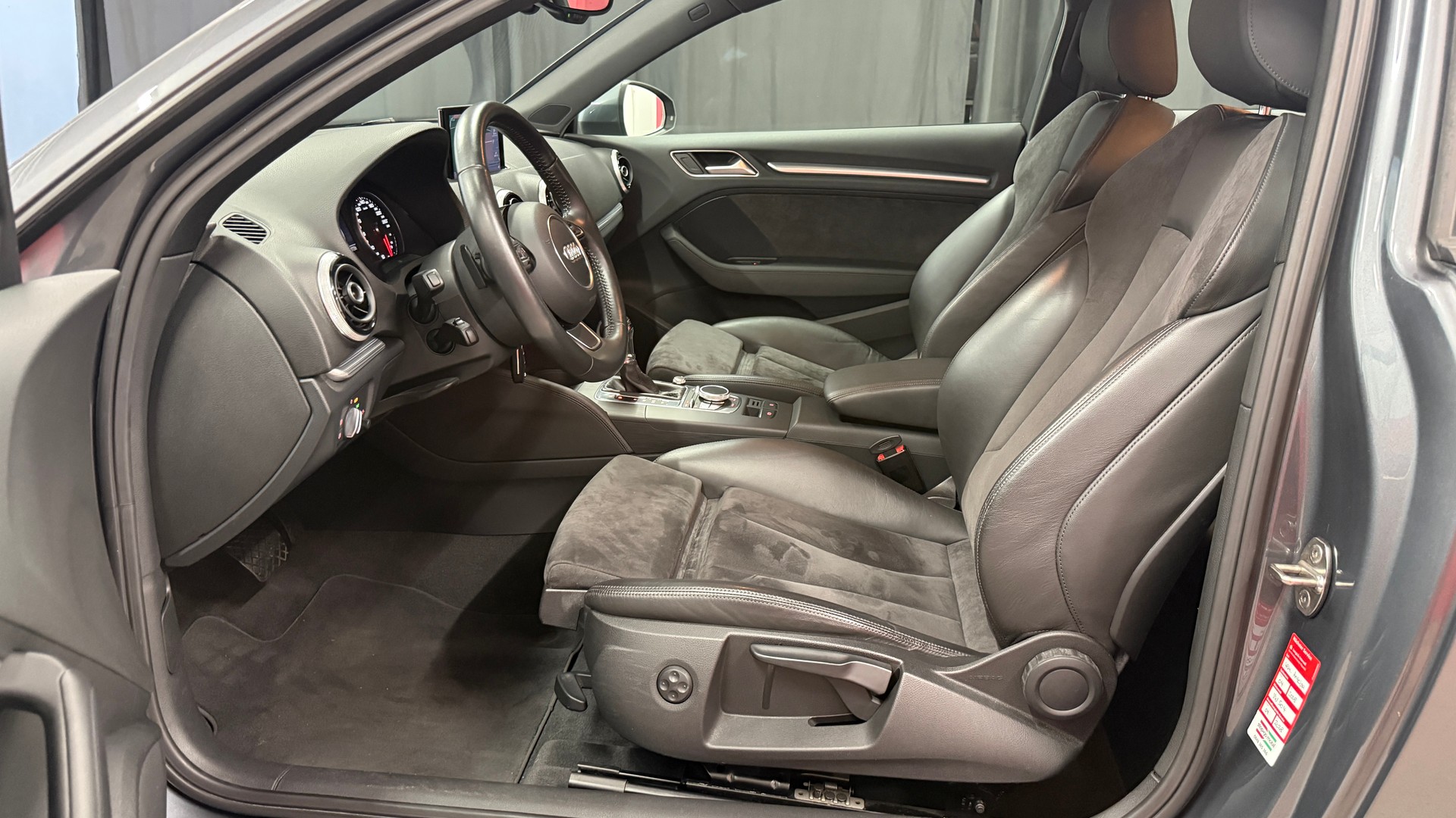AUDI A3 1.8 TFSI Attraction S-tronic, frisch ab MFK, aus 1 Hand, Abstadsregler, 8fach berädert 1J/20000km Garantie-image-14