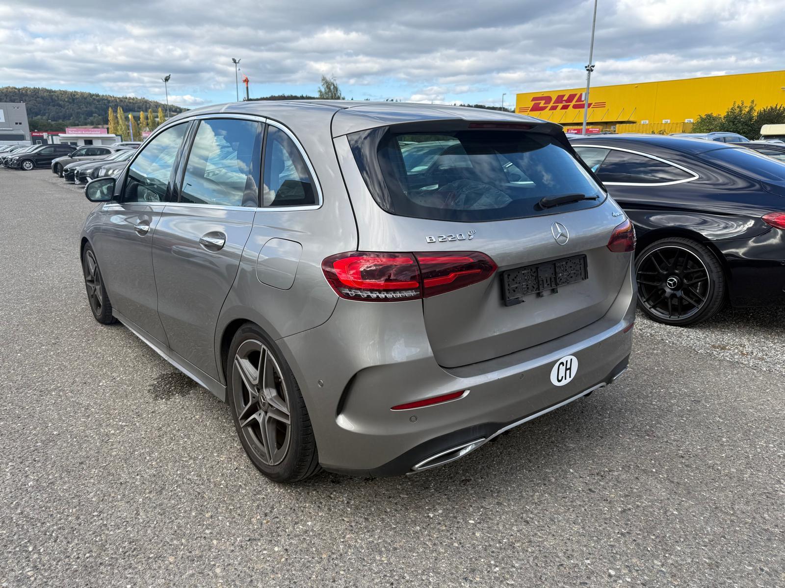 MERCEDES-BENZ B-Klasse W247 B 220 AMG Line 4matic-image-6