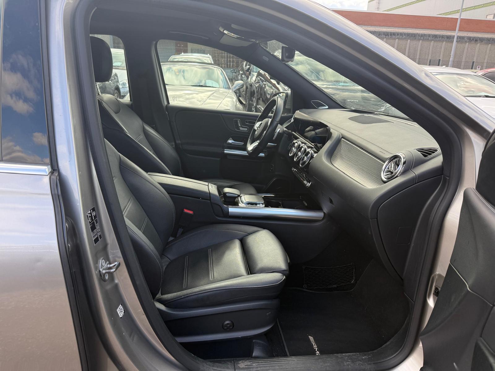MERCEDES-BENZ B-Klasse W247 B 220 AMG Line 4matic-image-9