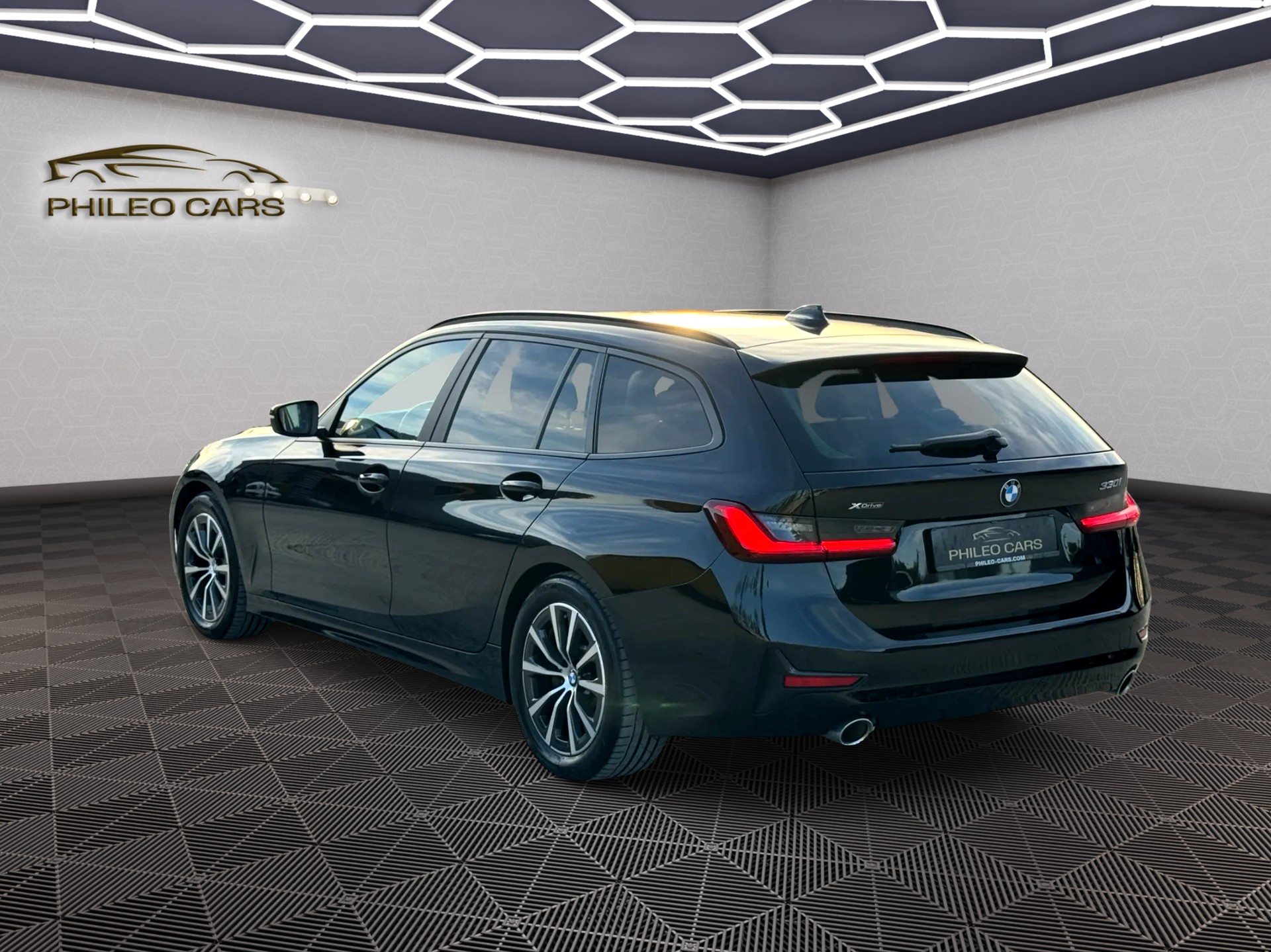BMW 330i Touring xDrive Steptronic-image-6