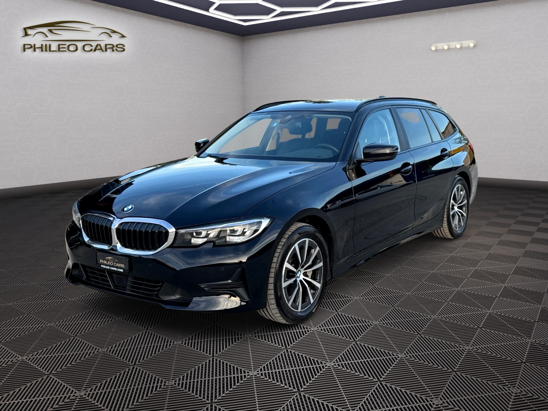 BMW 330i Touring xDrive Steptronic-image-0