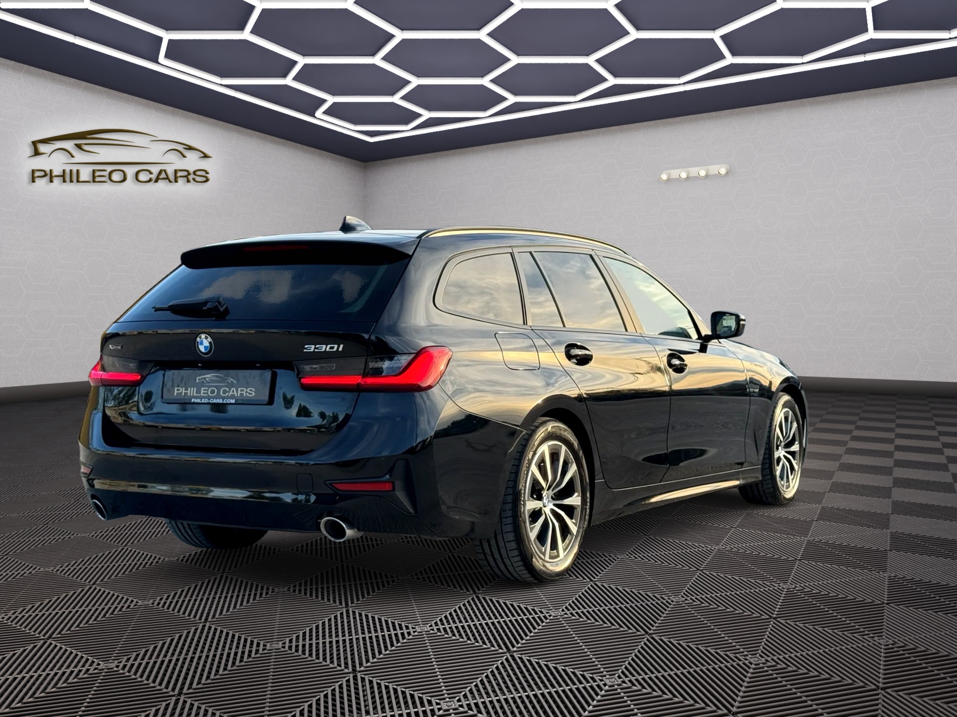 BMW 330i Touring xDrive Steptronic-image-5