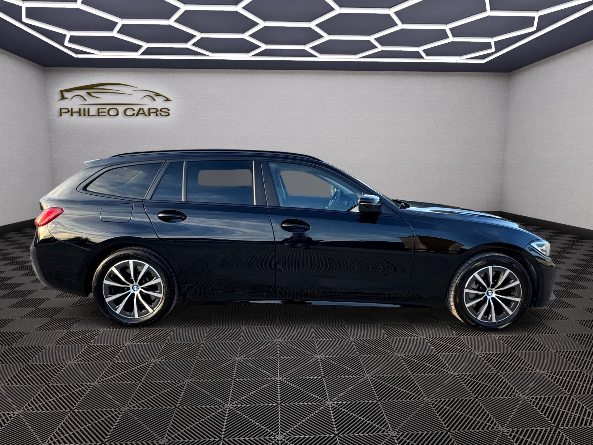 BMW 330i Touring xDrive Steptronic-image-4