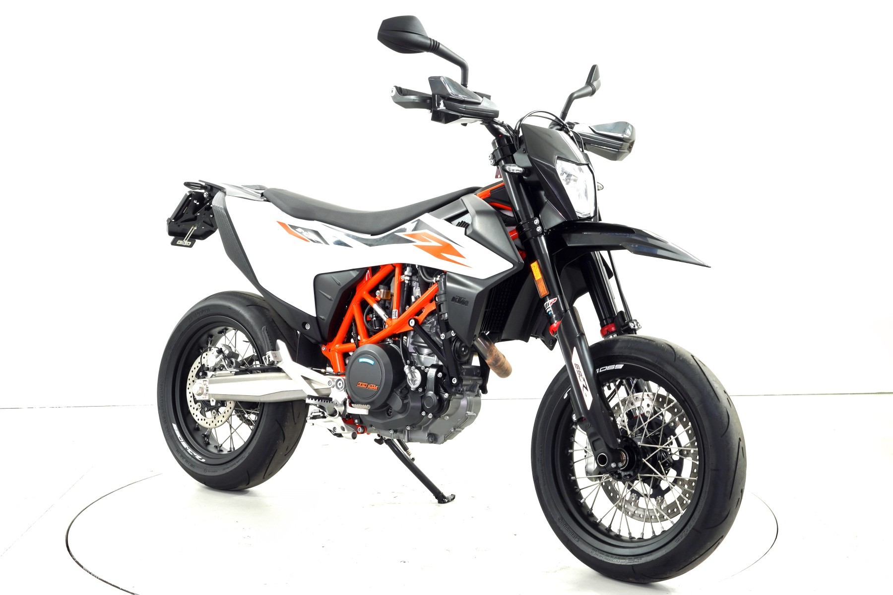 KTM 690 SMC R ABS-showroom-element-1