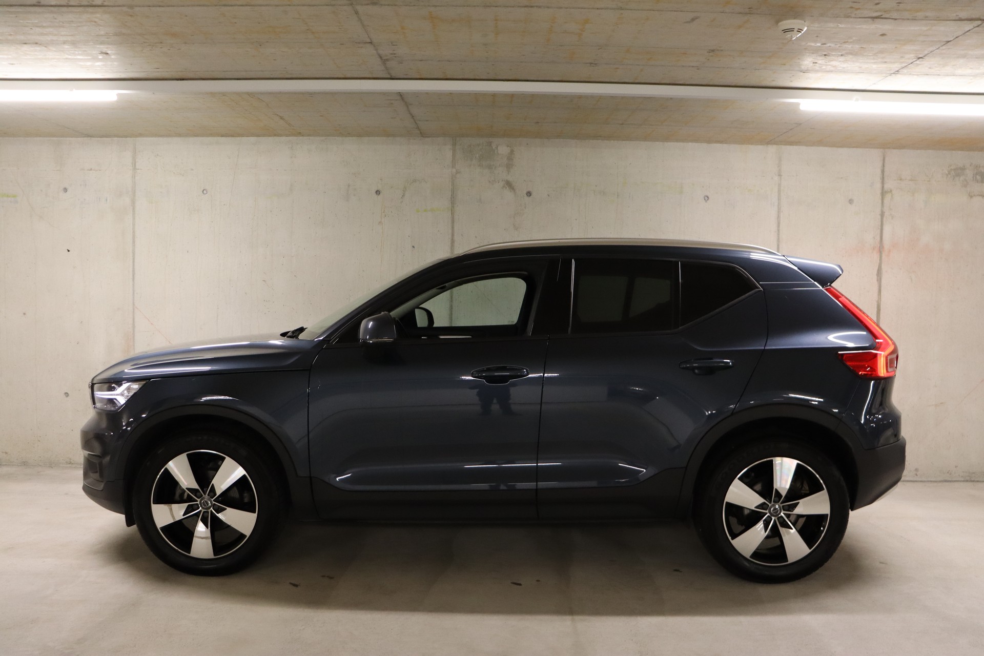 VOLVO XC40 T2 Momentum Light Geartronic-showroom-element-3