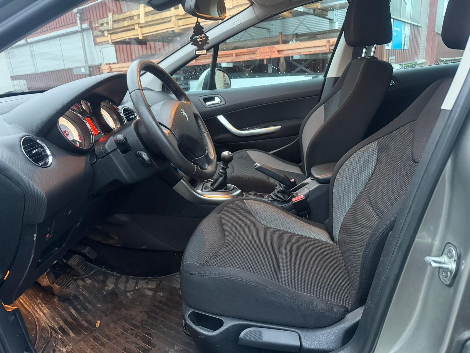 PEUGEOT 308 1.6 16V T Sport Pack-image-7