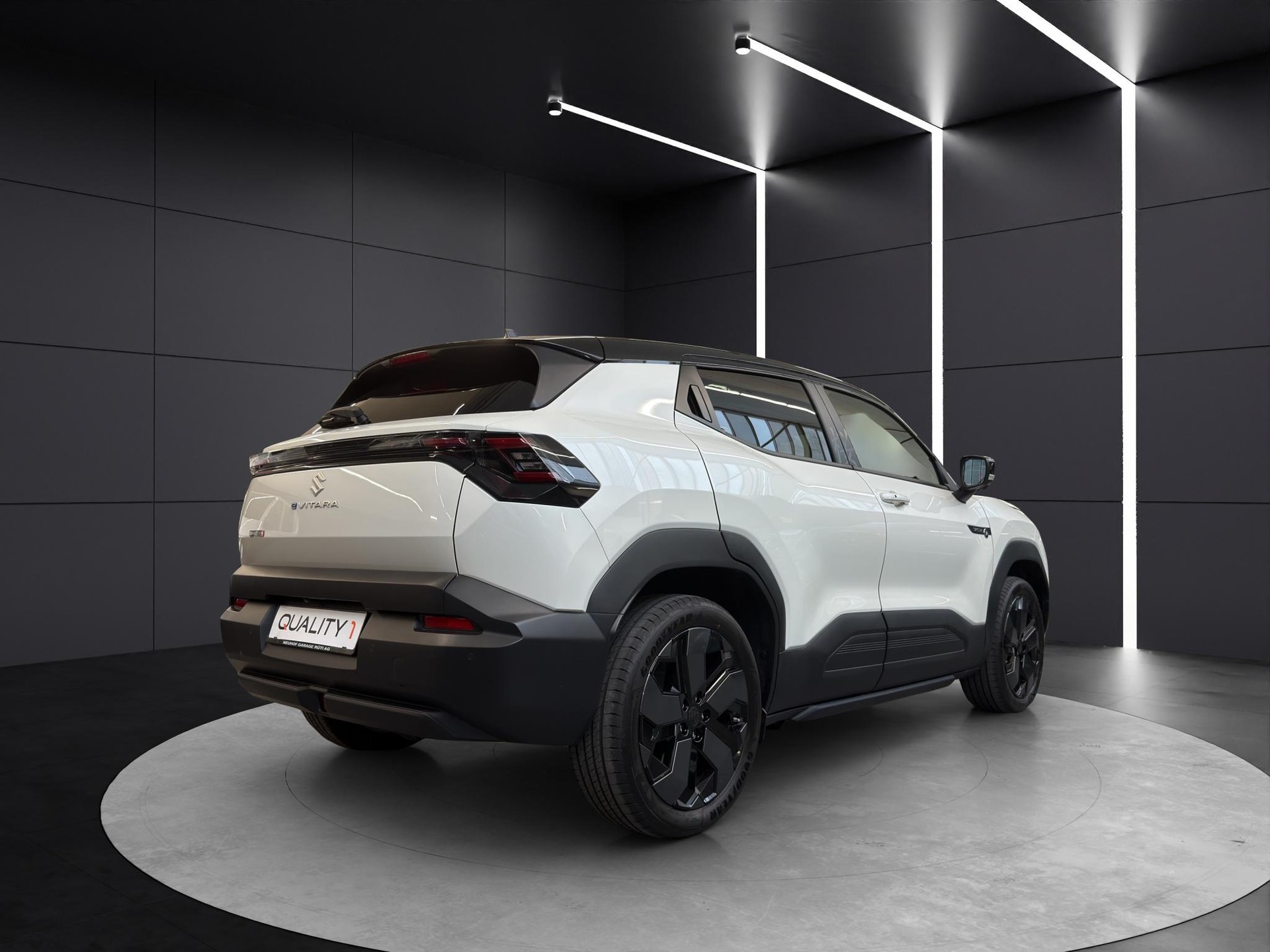 SUZUKI e Vitara Sakura Top 4x4-image-4