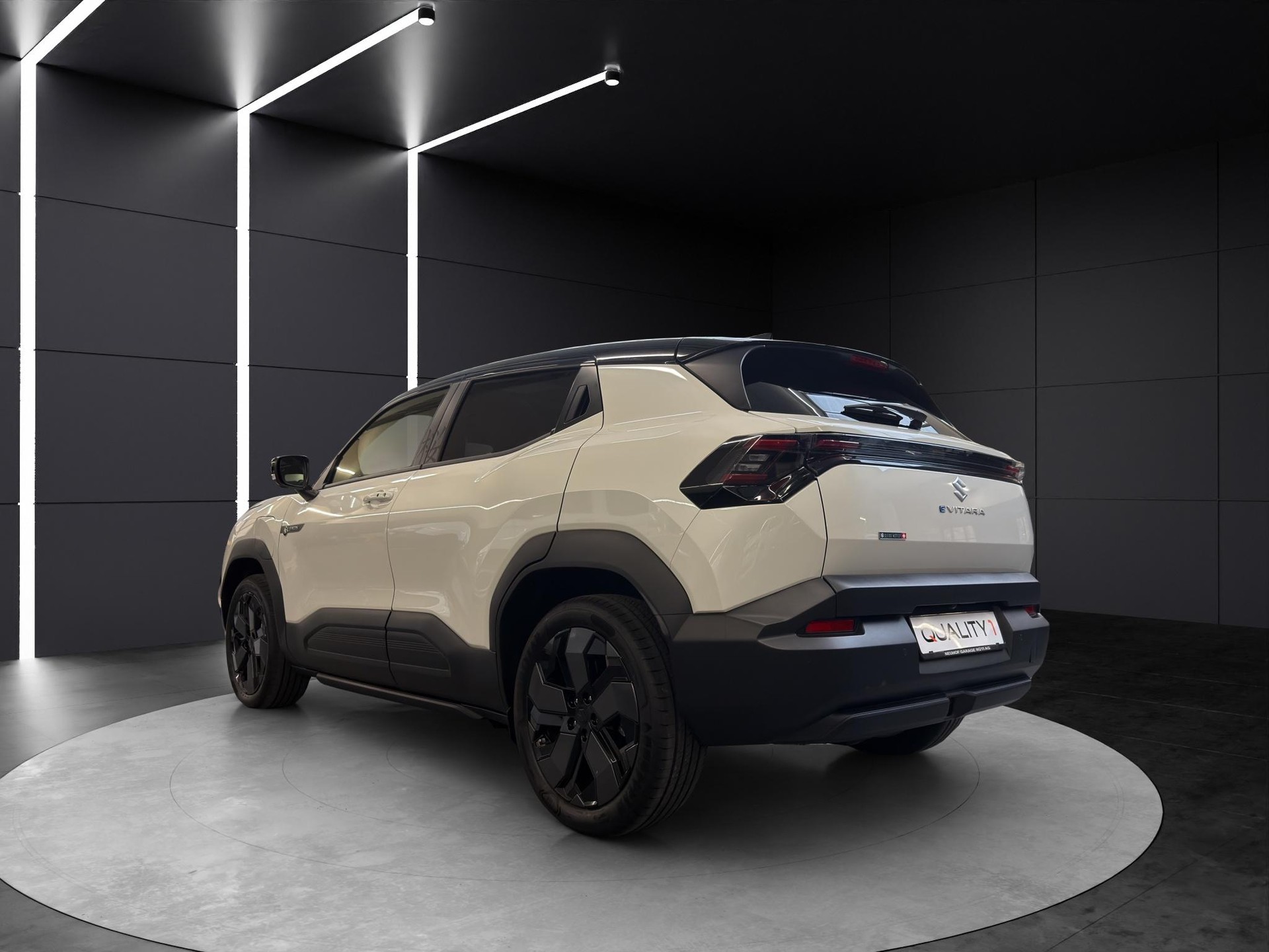 SUZUKI e Vitara Sakura Top 4x4-image-2
