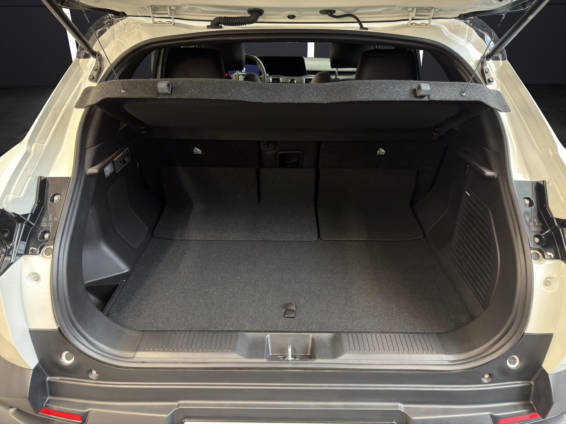 SUZUKI e Vitara Sakura Top 4x4-image-13
