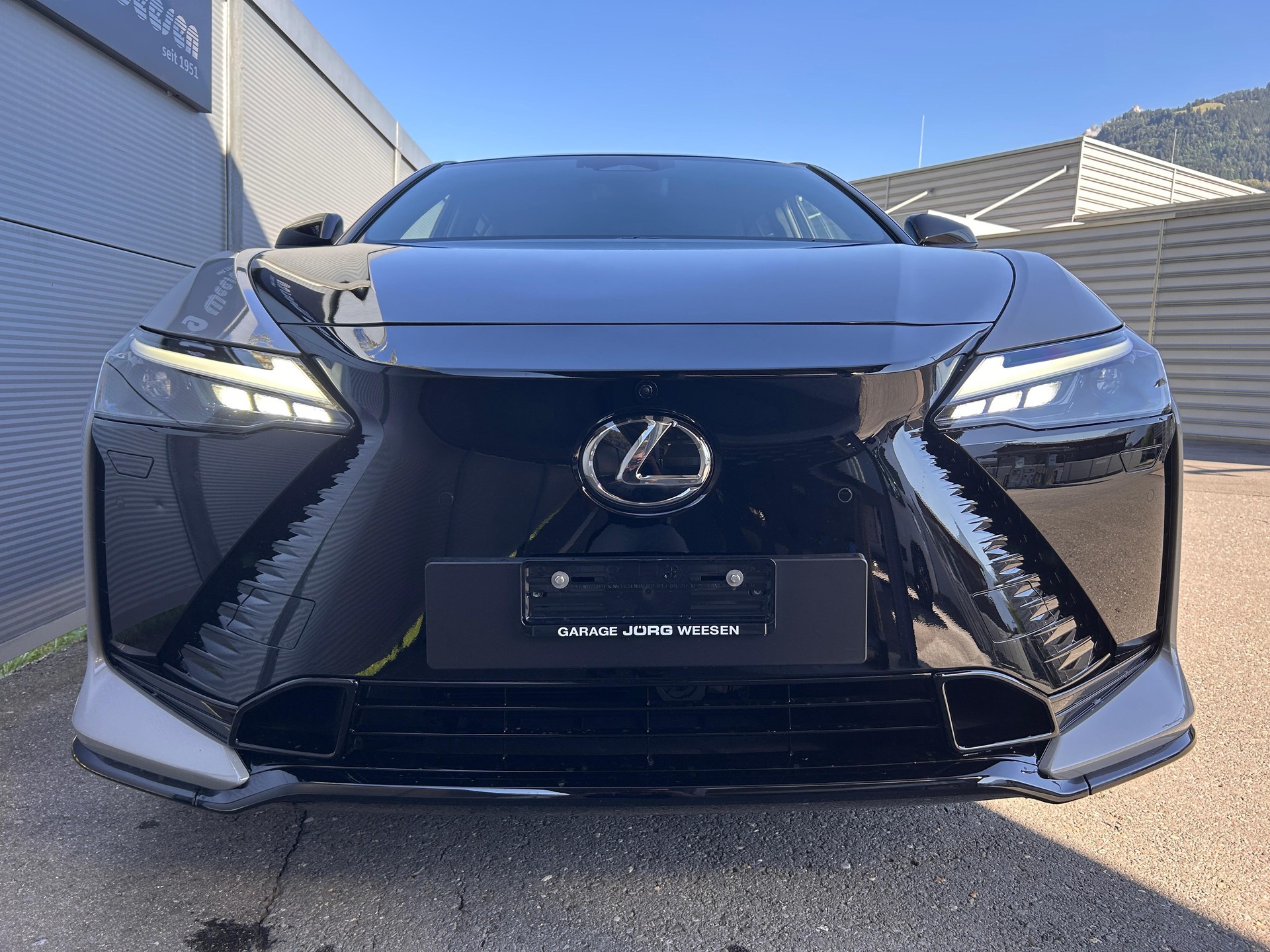 LEXUS RZ 550e F Sport-image-1