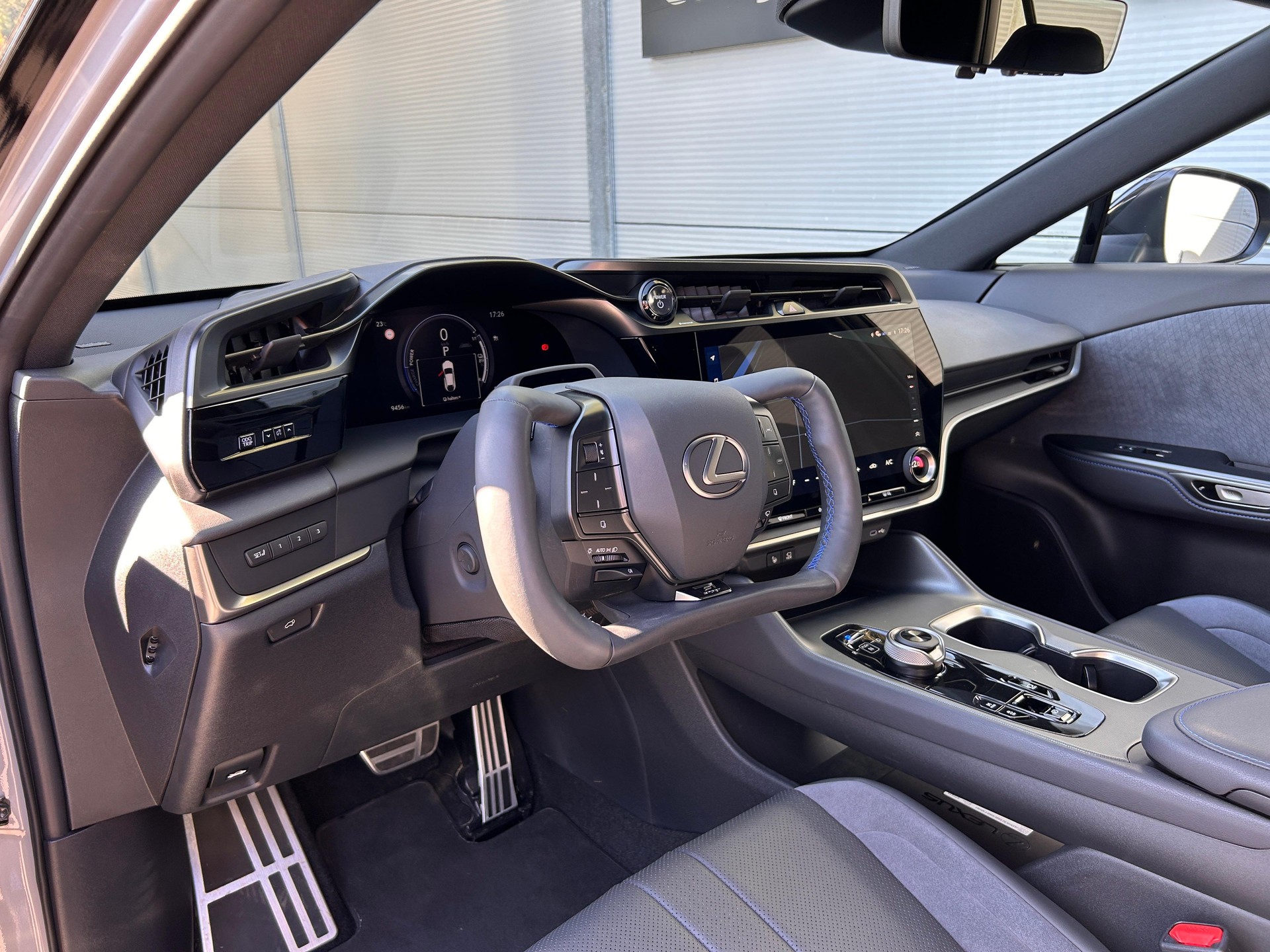 LEXUS RZ 550e F Sport-image-8