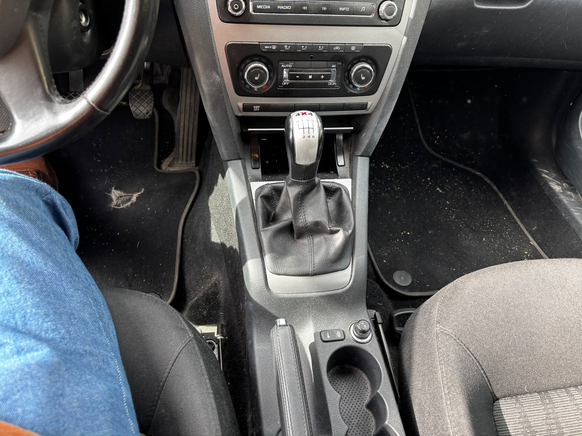 SKODA Octavia Combi 1.8 TSI Adventure 4x4-image-5