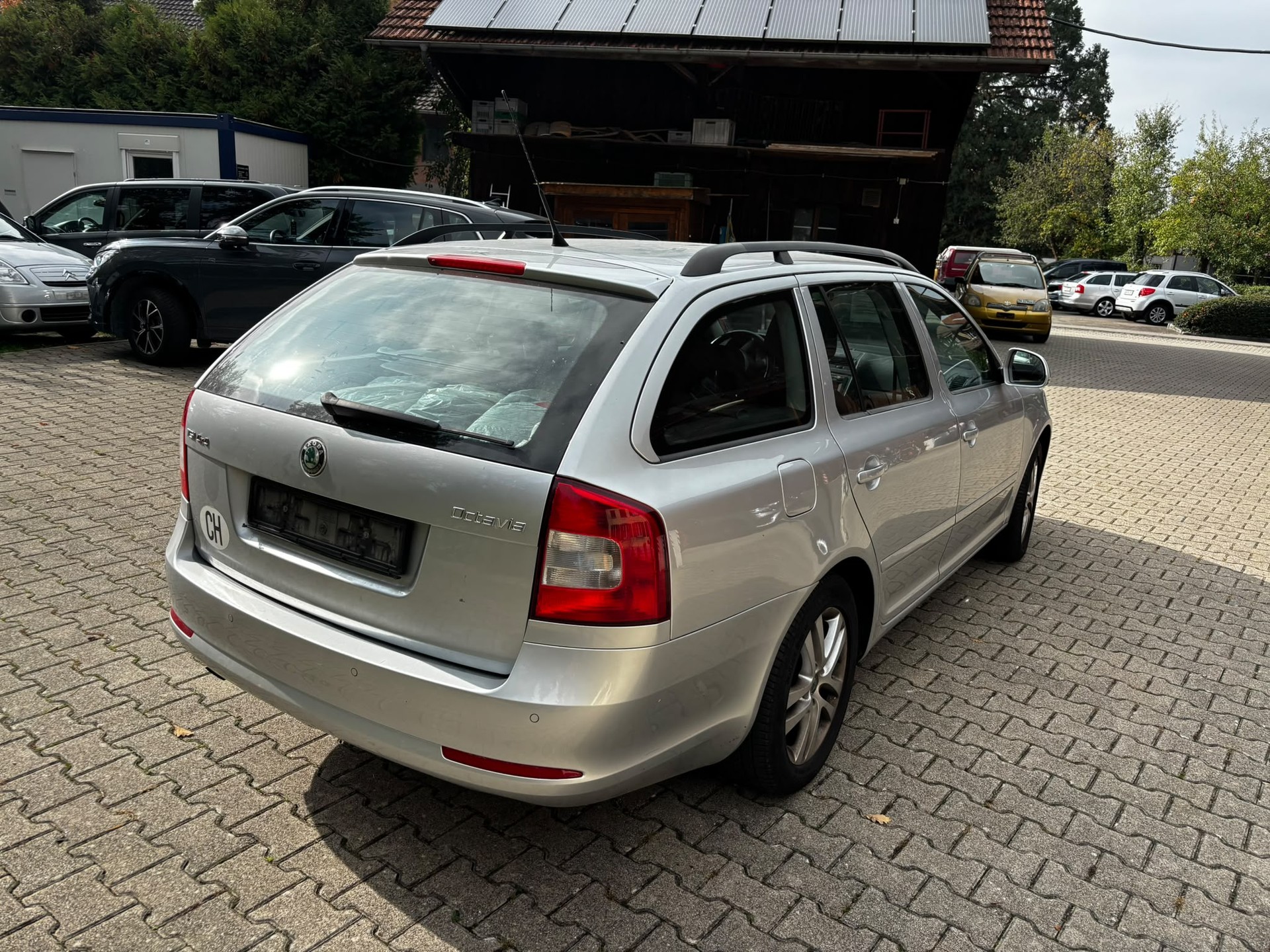 SKODA Octavia Combi 1.8 TSI Adventure 4x4-image-2