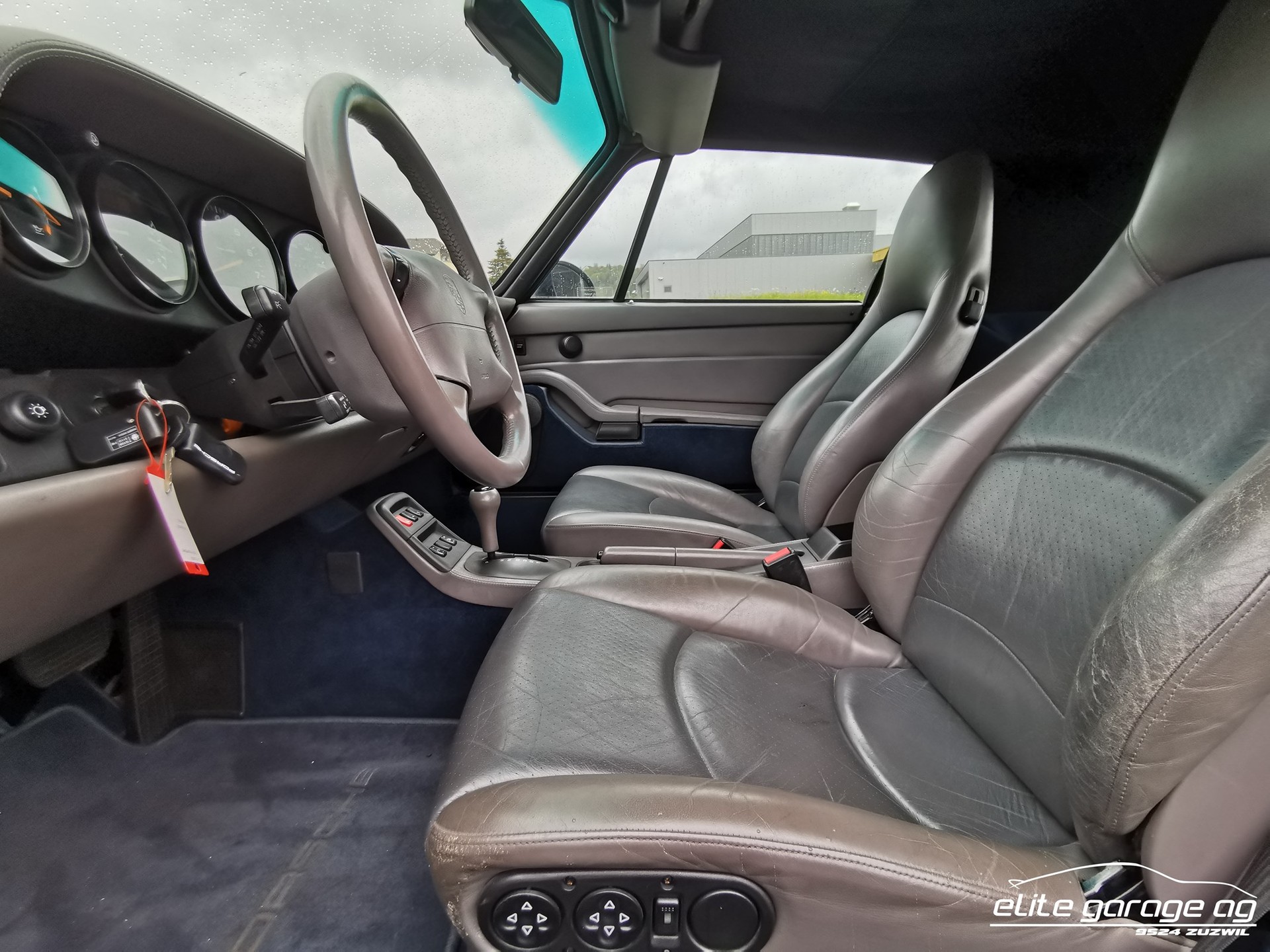 PORSCHE 911 Carrera Cabrio-image-9