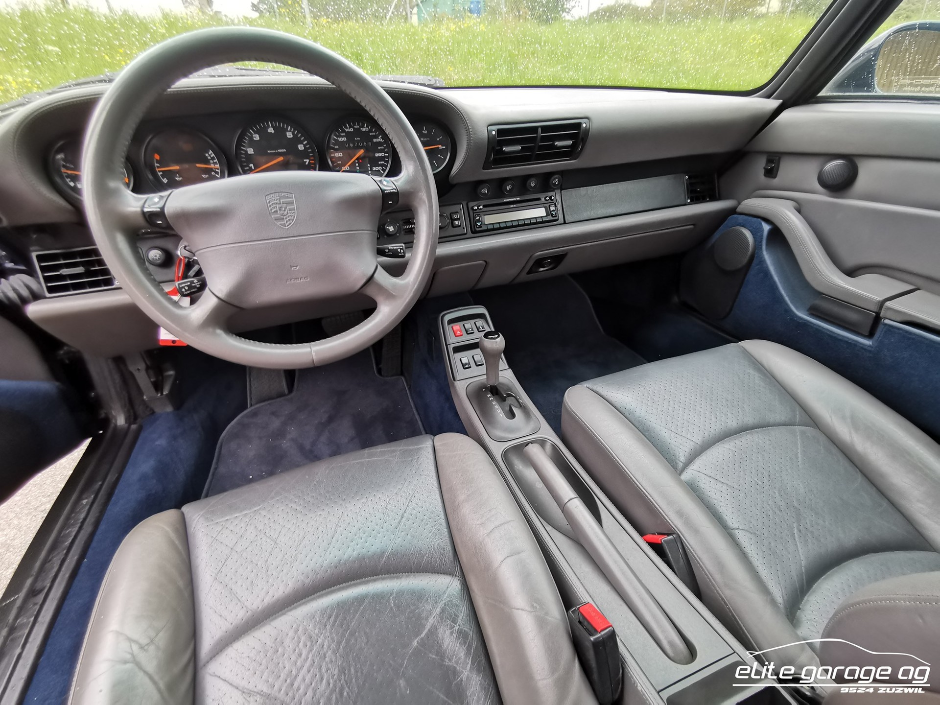 PORSCHE 911 Carrera Cabrio-image-11