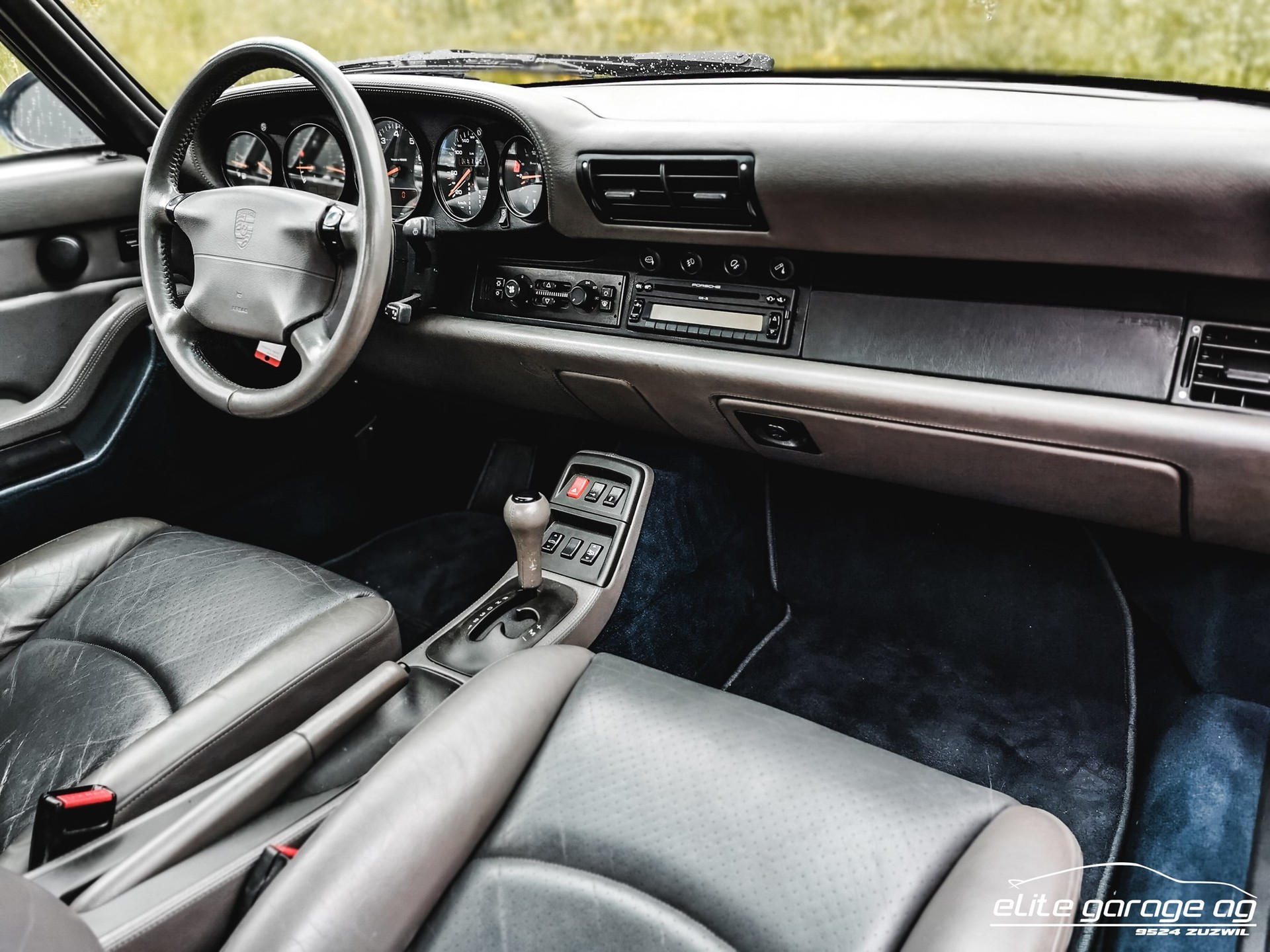 PORSCHE 911 Carrera Cabrio-image-12