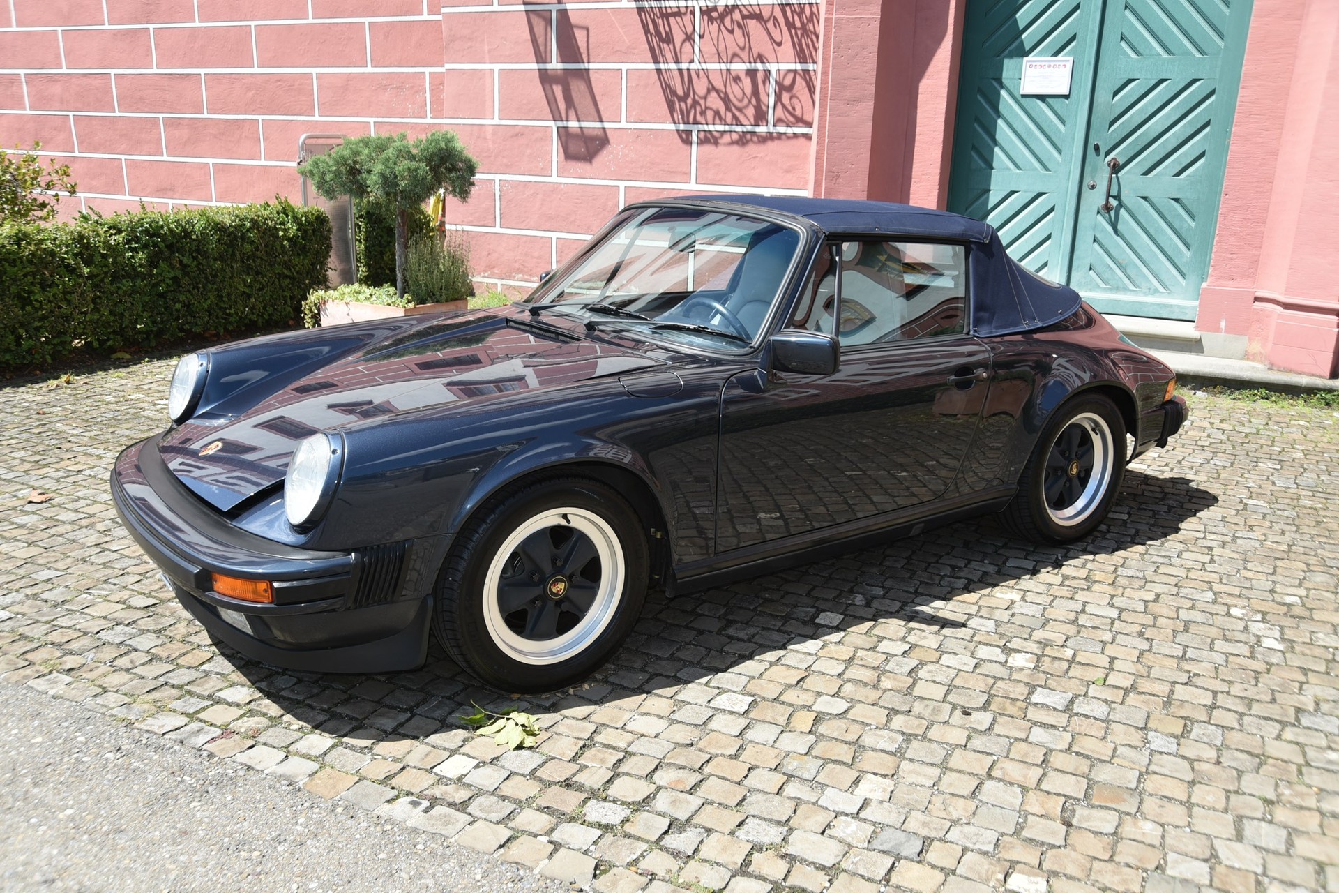 PORSCHE 911 Carrera Cabrio-image-1