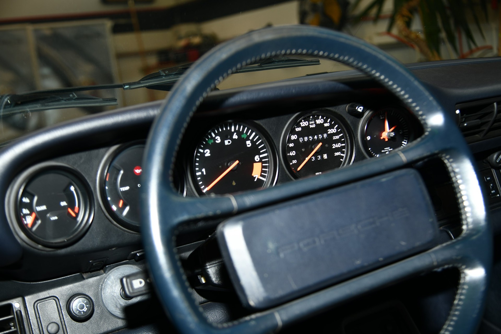 PORSCHE 911 Carrera Cabrio-image-13