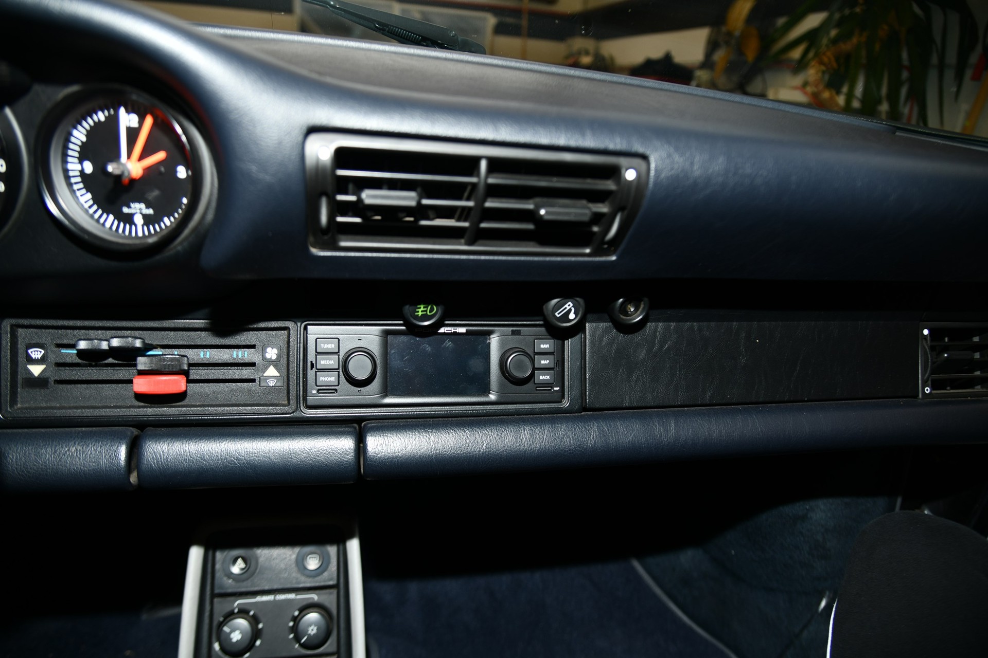 PORSCHE 911 Carrera Cabrio-image-14