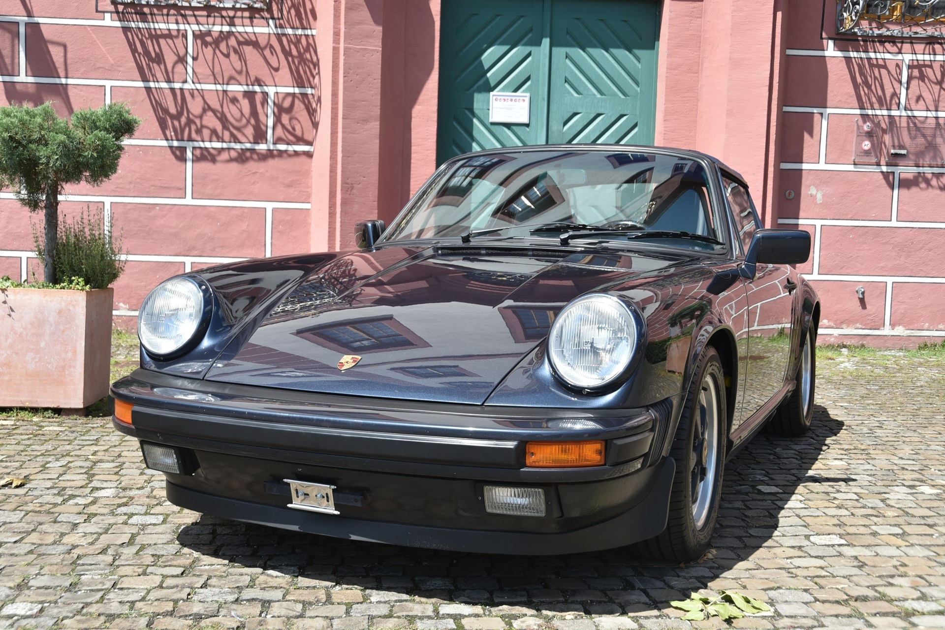 PORSCHE 911 Carrera Cabrio-image-2