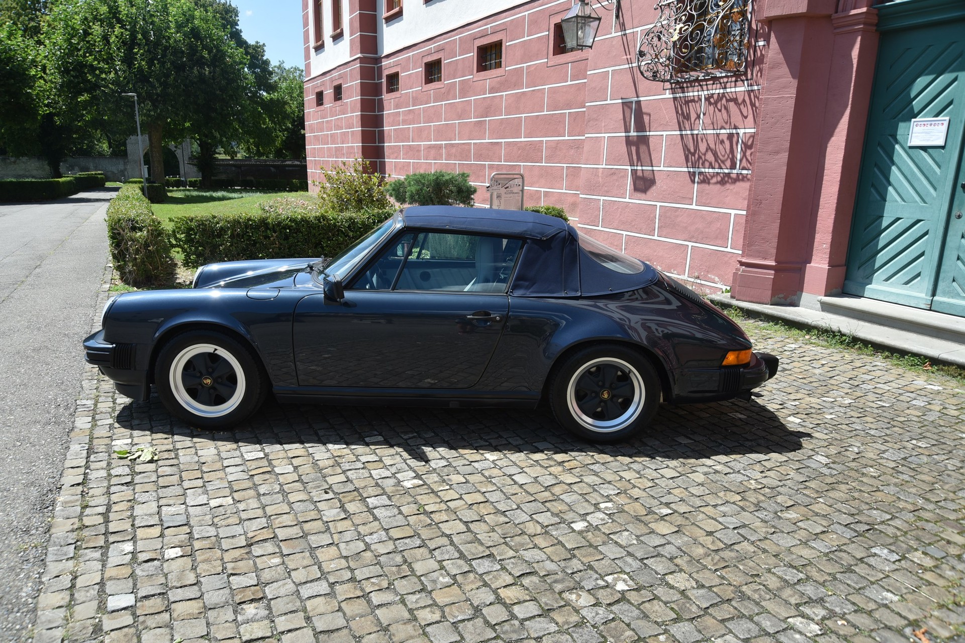 PORSCHE 911 Carrera Cabrio-image-3