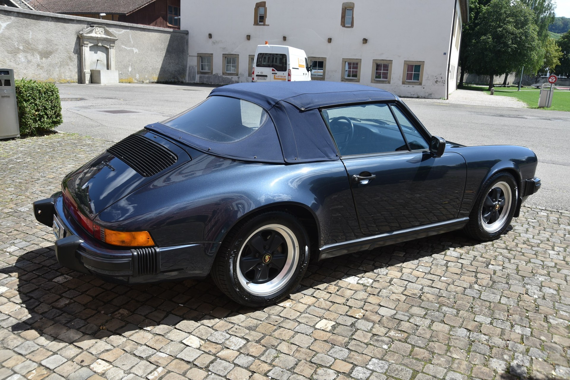 PORSCHE 911 Carrera Cabrio-image-4