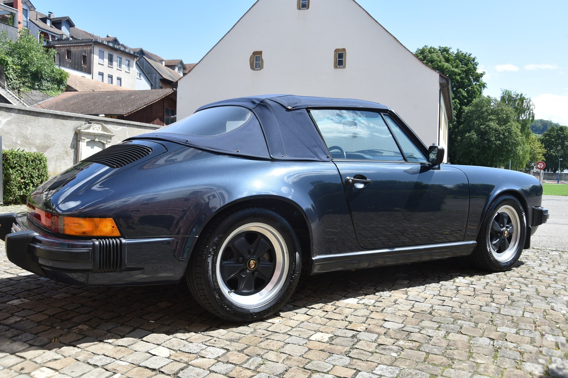 PORSCHE 911 Carrera Cabrio-image-5