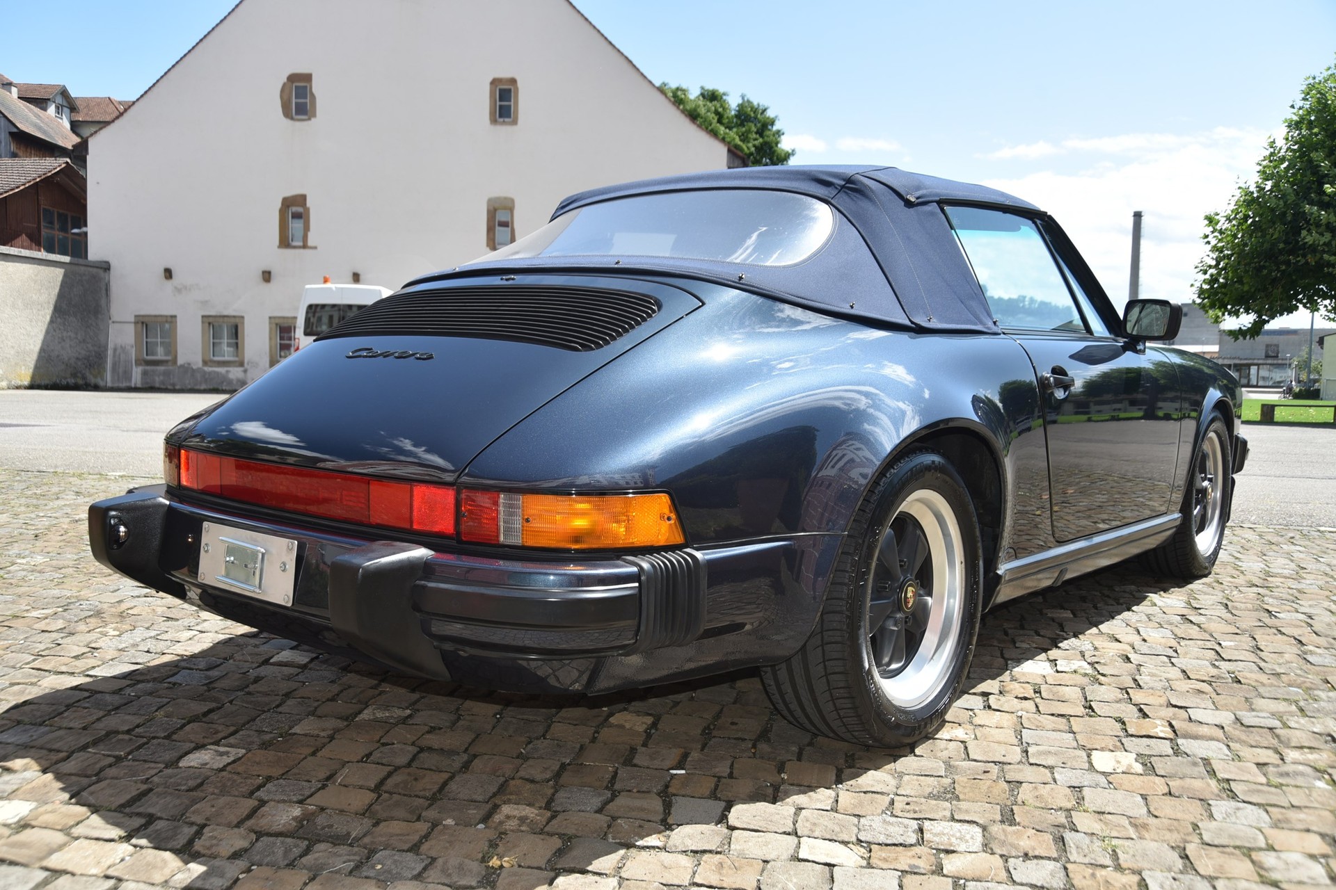 PORSCHE 911 Carrera Cabrio-image-6
