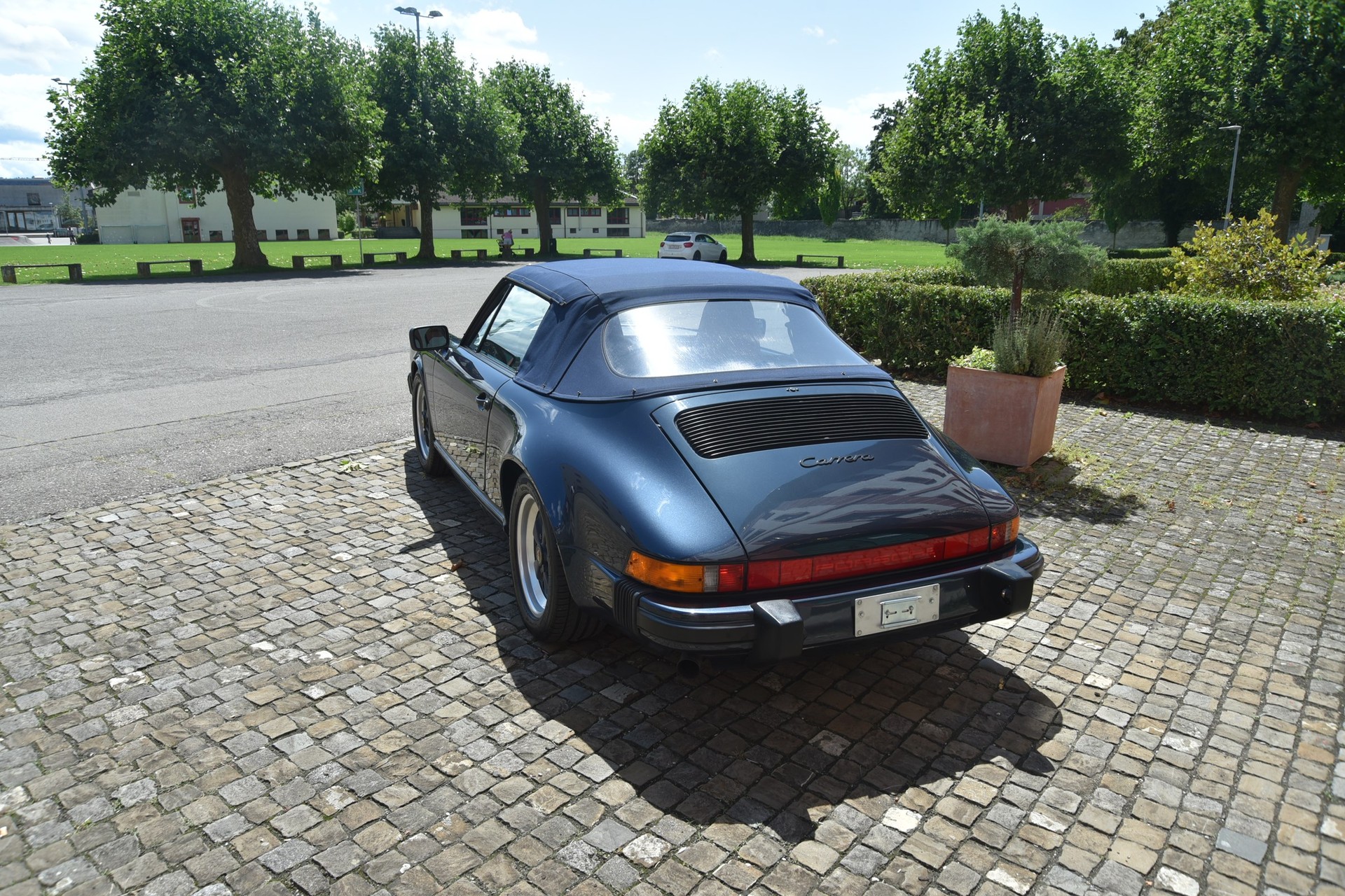 PORSCHE 911 Carrera Cabrio-image-7