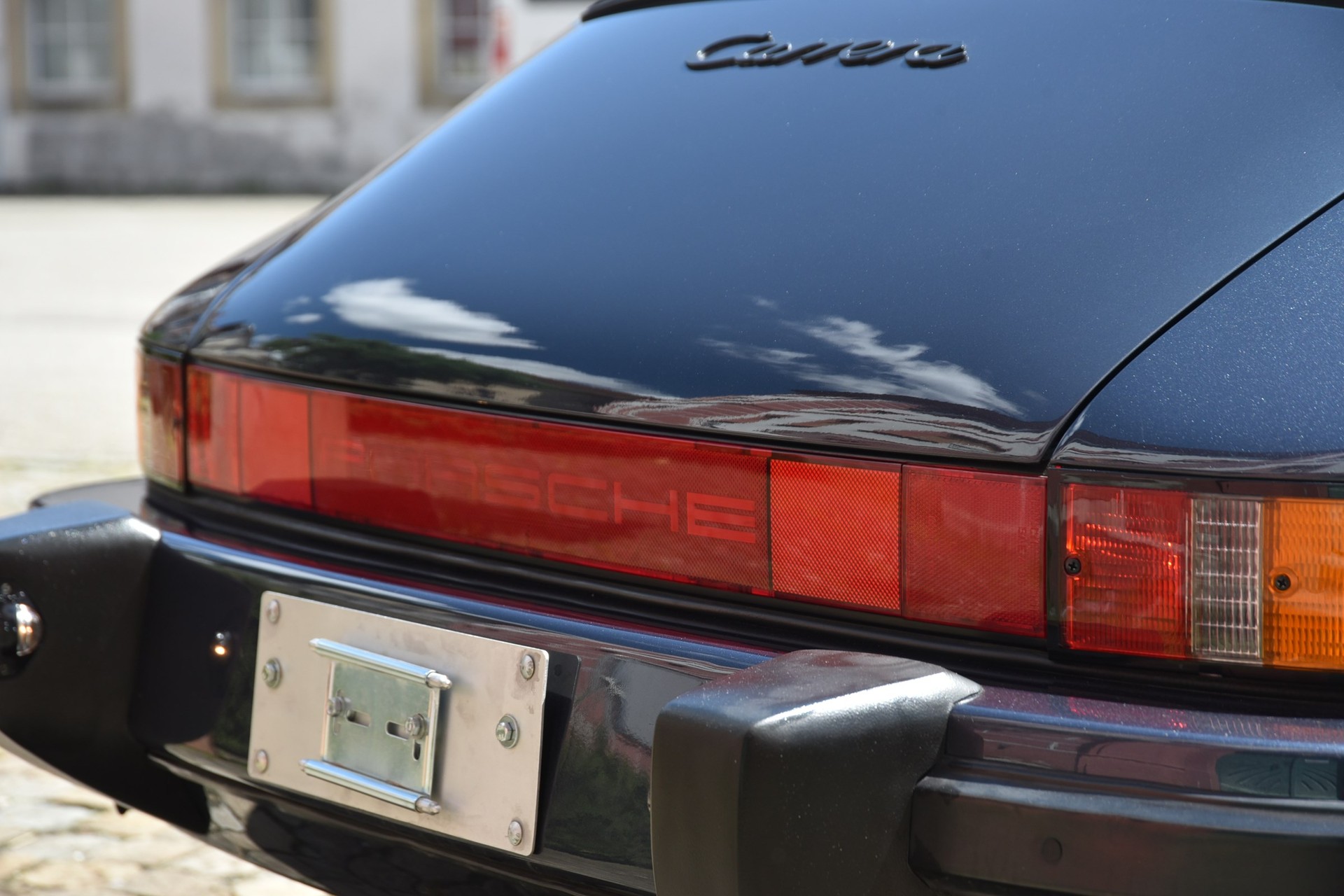 PORSCHE 911 Carrera Cabrio-image-8