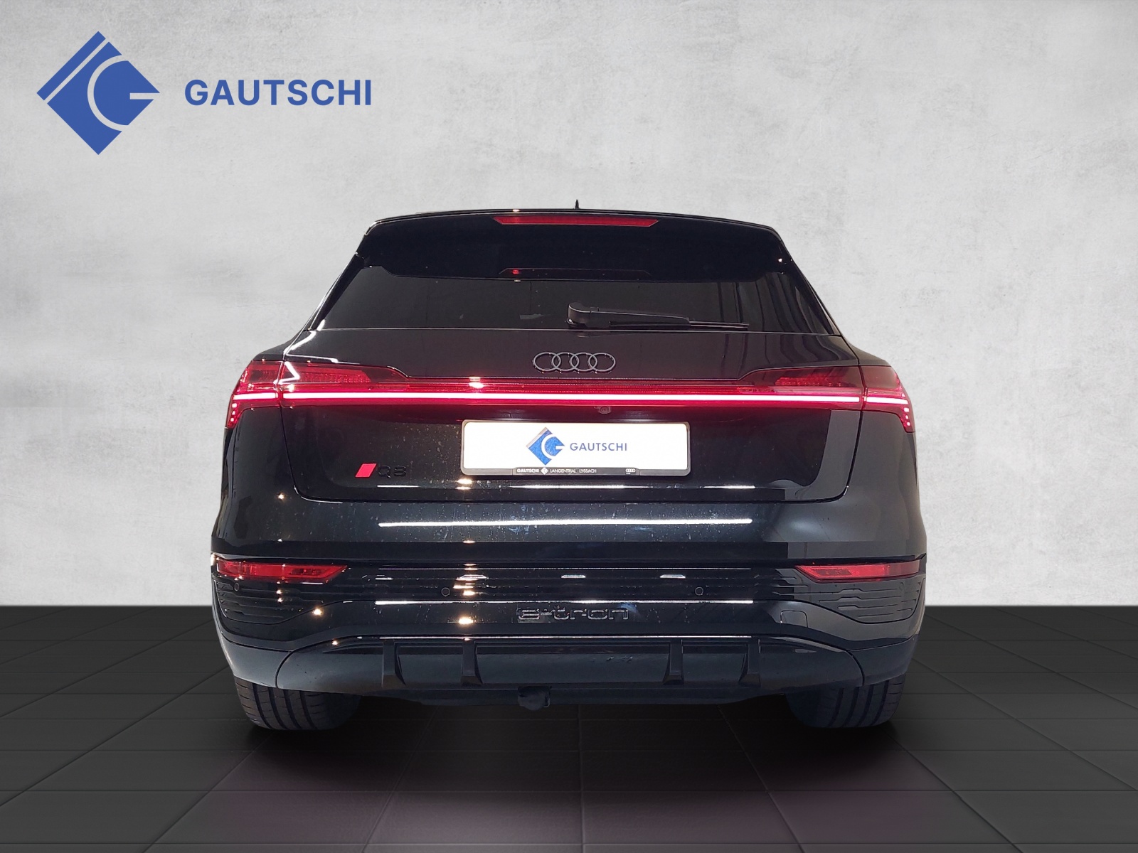 AUDI Q8 50 e-tron S line quattro-image-3