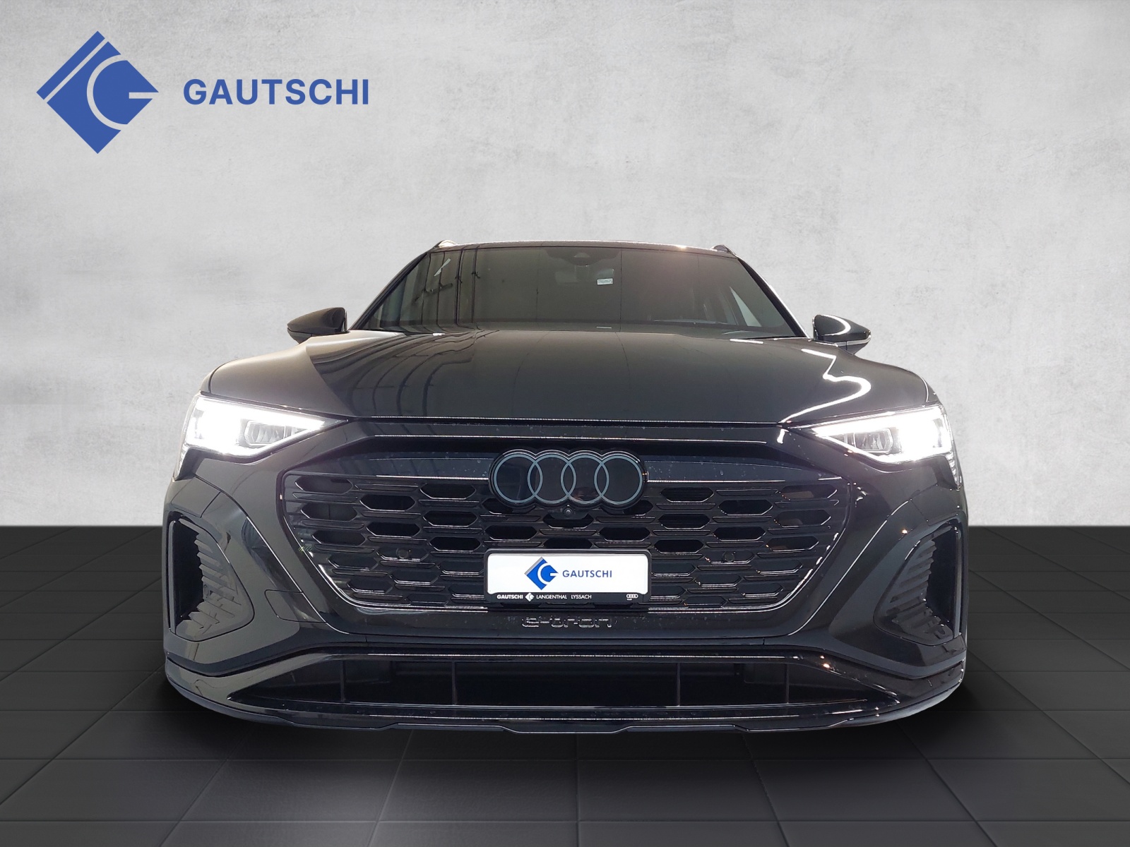 AUDI Q8 50 e-tron S line quattro-image-4