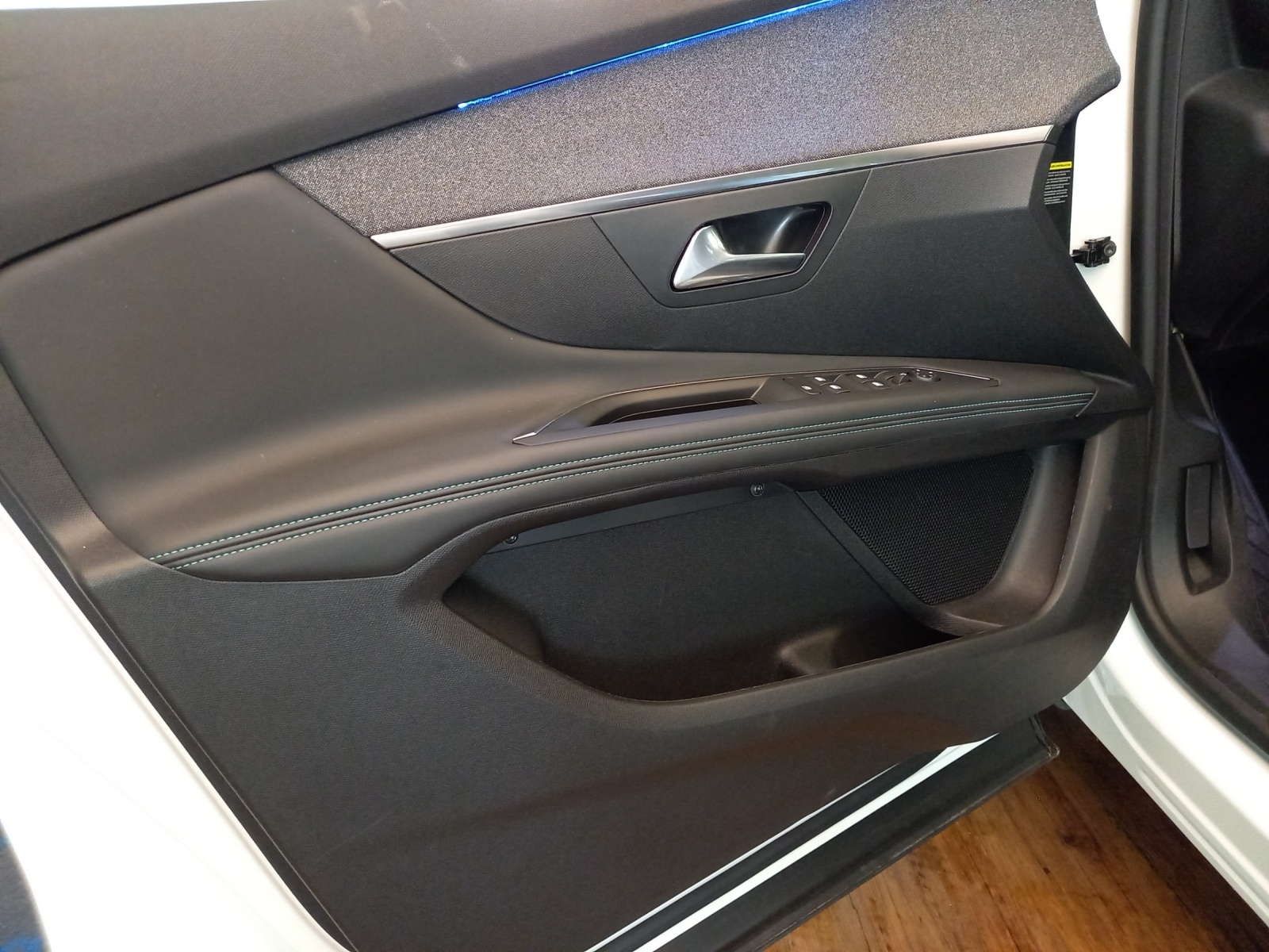PEUGEOT 3008 1.6 Plug-in Hybrid Allure Pack-image-11