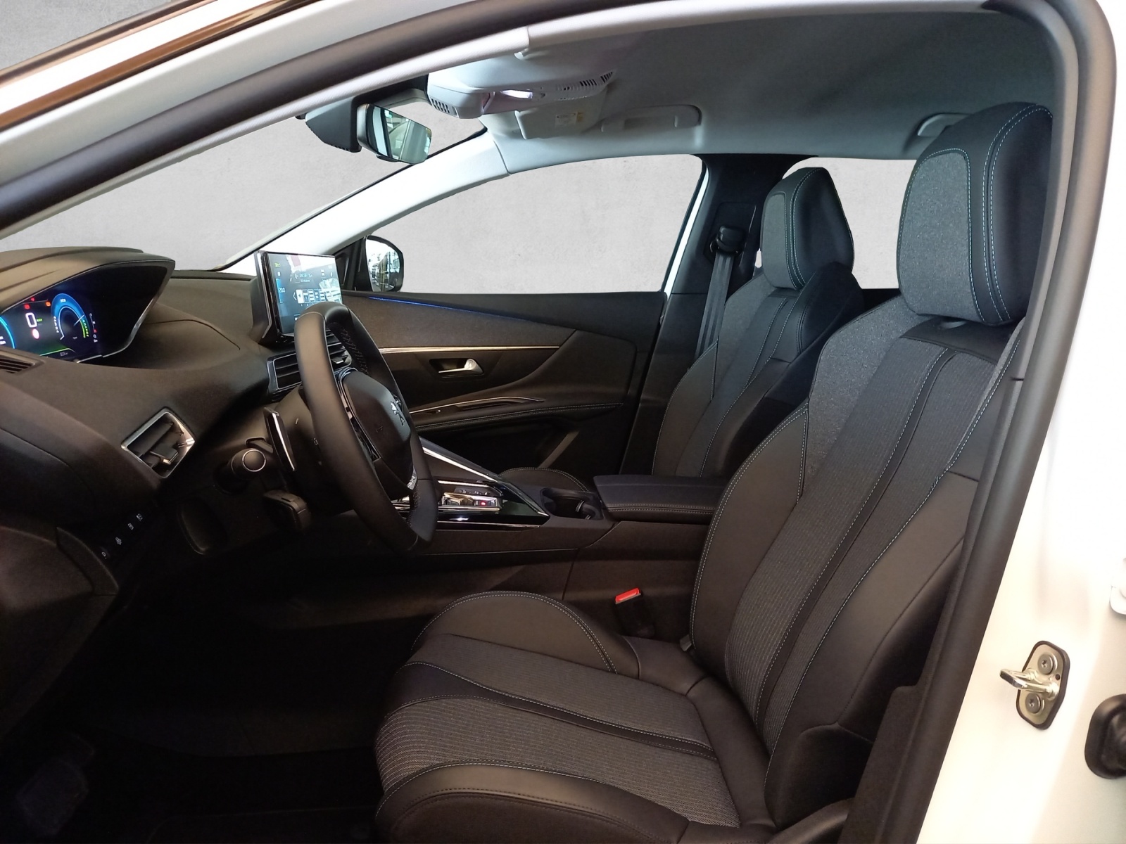 PEUGEOT 3008 1.6 Plug-in Hybrid Allure Pack-image-8